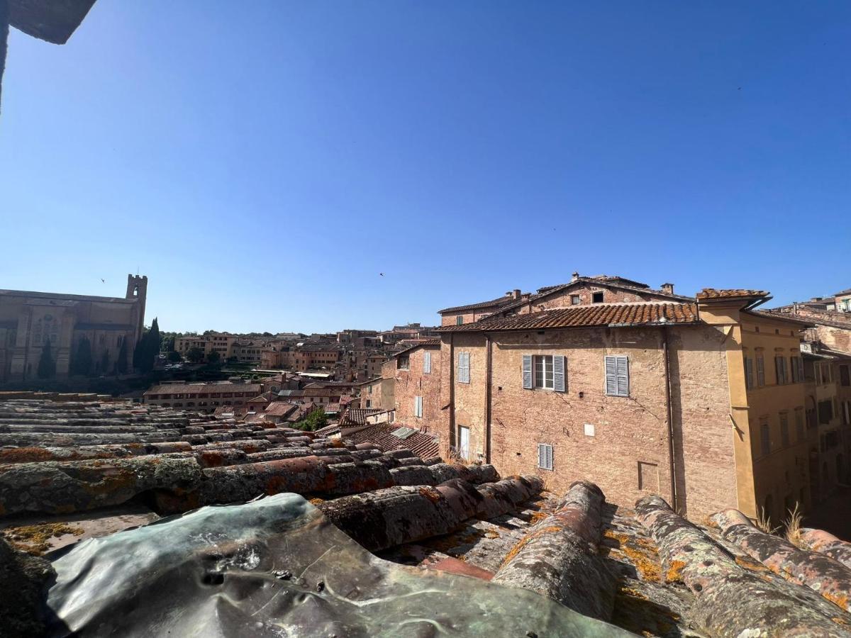 Palazzetto San Giovanni-In Front Of The Baptistry Siena Exterior photo